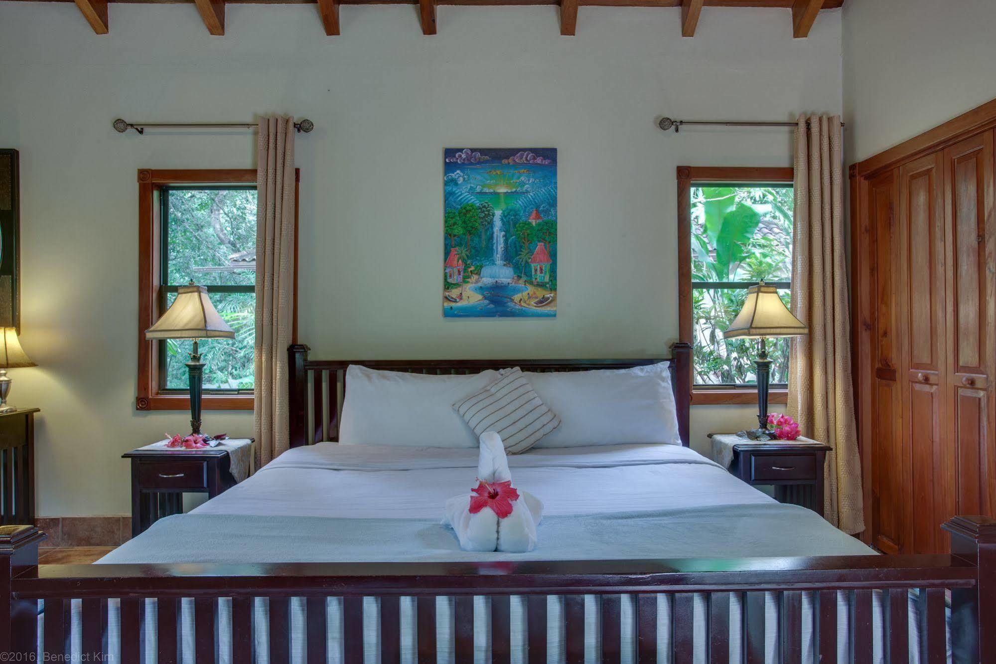 Mystic River Resort San Ignacio Buitenkant foto