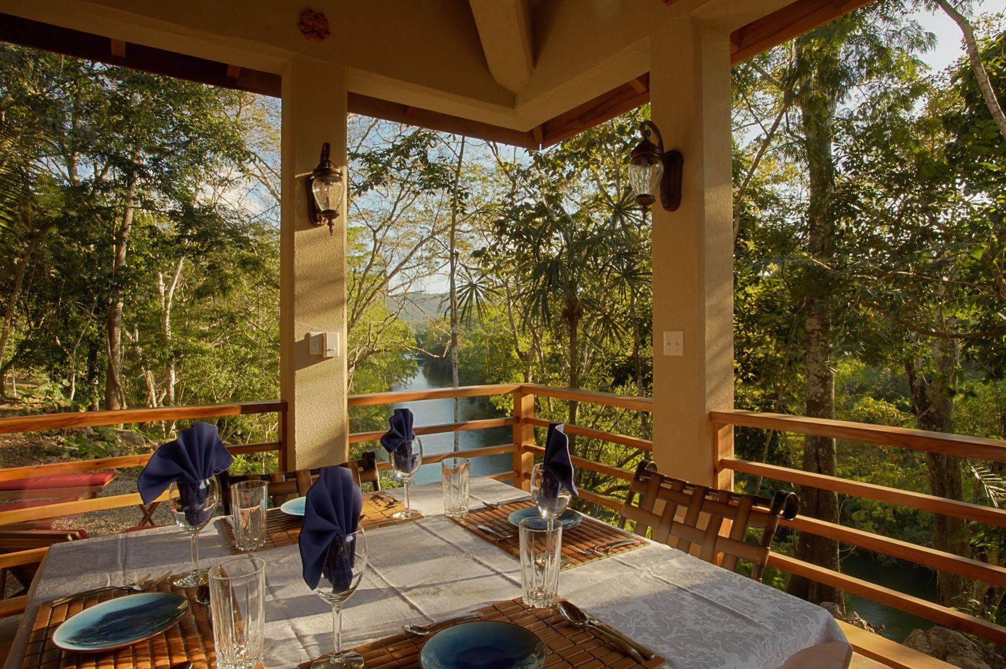 Mystic River Resort San Ignacio Buitenkant foto